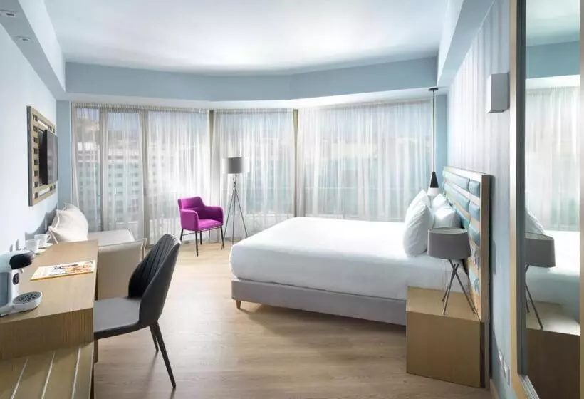 سوئیت با چشم‌انداز, Athens Tiare By Mage Hotels