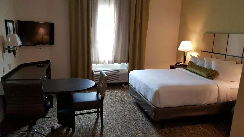 キングサイズベッドのスイートルーム, Candlewood Suites   Lake Charles South, An Ihg