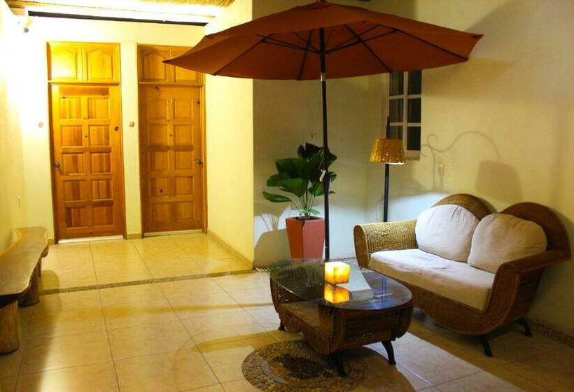 חדר סטנדרט לארבעה, Careyes Puerto Escondido