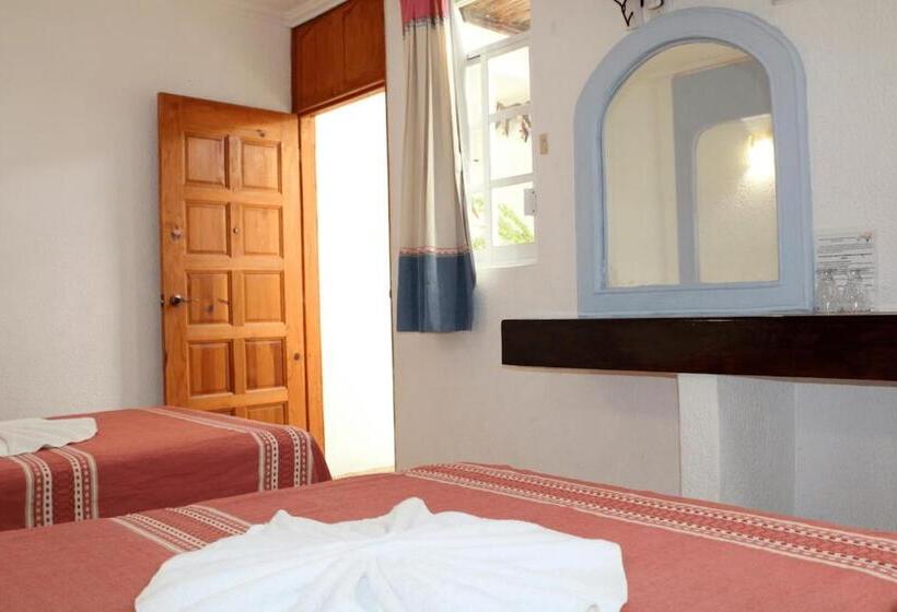 חדר קלאסי לארבעה, Careyes Puerto Escondido