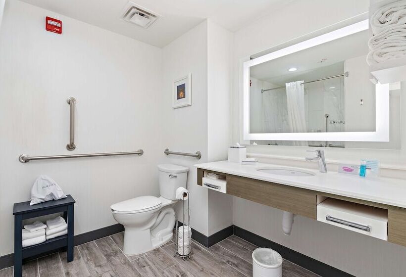Номер Стандарт Кровать Кинг Адаптированный для Инвалидов, Hampton Inn Kansas City/downtown Financial District