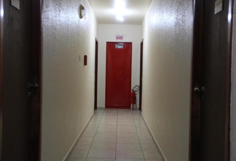 패밀리 룸, Oasis Chartouni