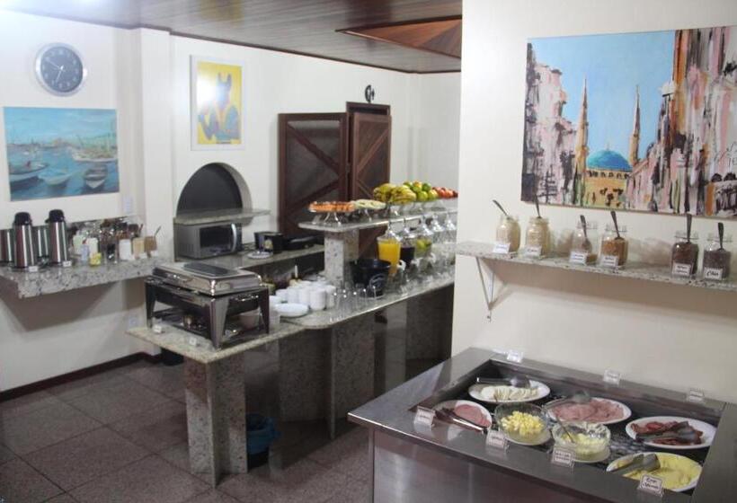 패밀리 룸, Oasis Chartouni