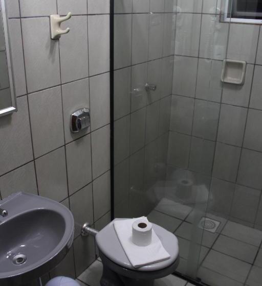 패밀리 룸, Oasis Chartouni