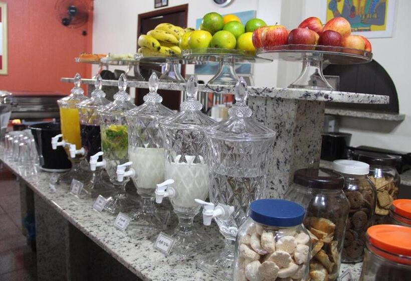 패밀리 룸, Oasis Chartouni