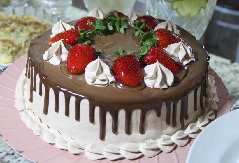 패밀리 룸, Oasis Chartouni