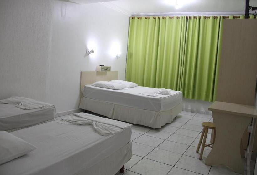 패밀리 룸, Oasis Chartouni