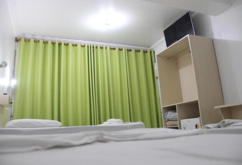 패밀리 룸, Oasis Chartouni