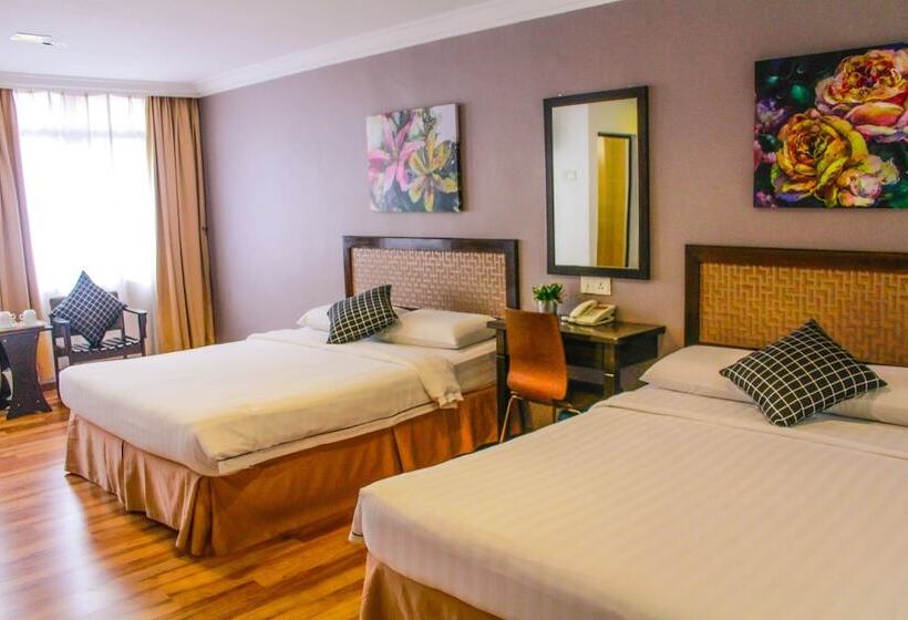 Quarto Familiar, Queenspark Lovita