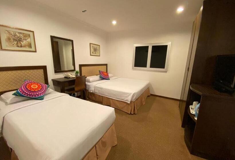 Suite Executiva, Queenspark Lovita