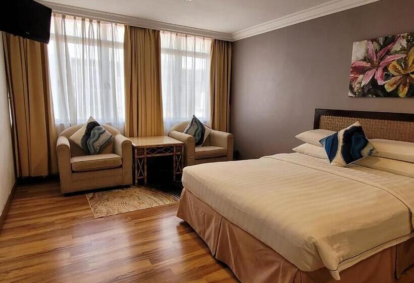 Suite Familiar, Queenspark Lovita