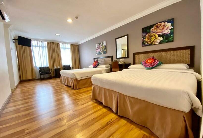 Quarto Familiar, Queenspark Lovita