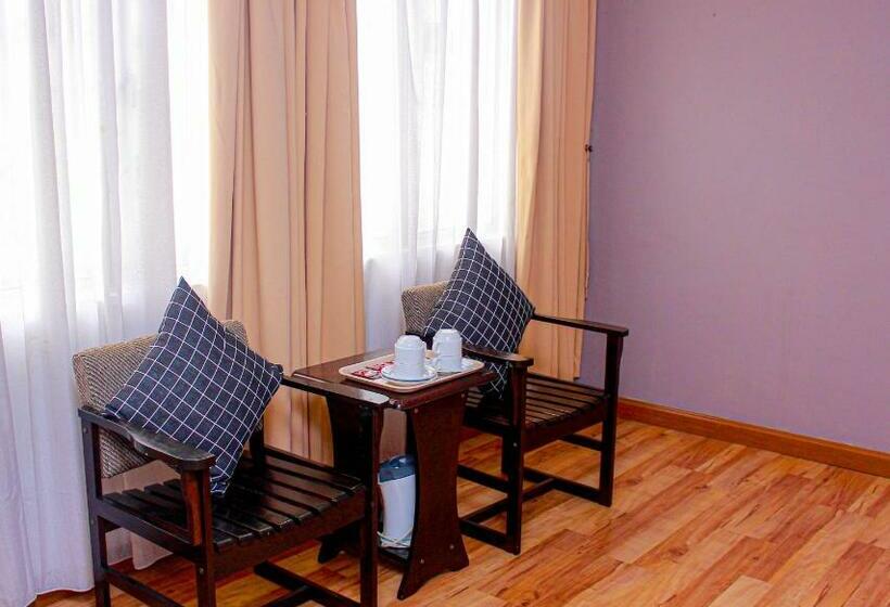 Quarto Familiar, Queenspark Lovita