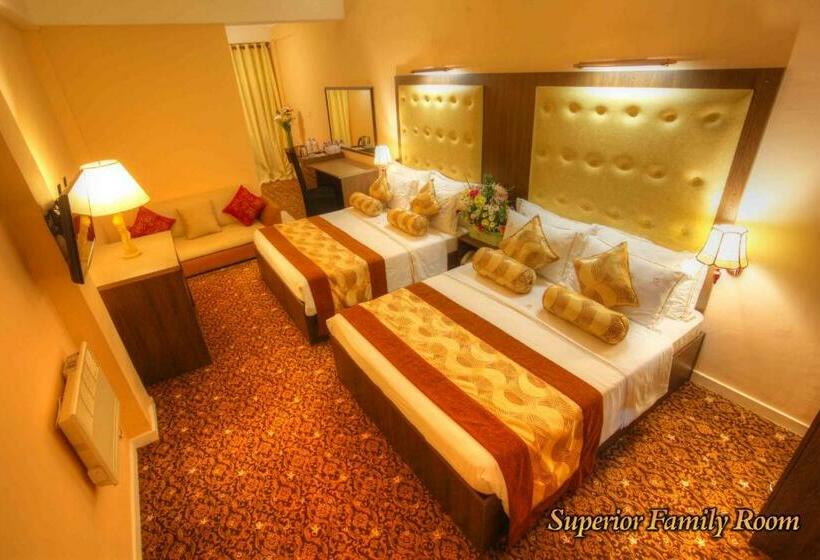 四人豪华间, The Queensburry City