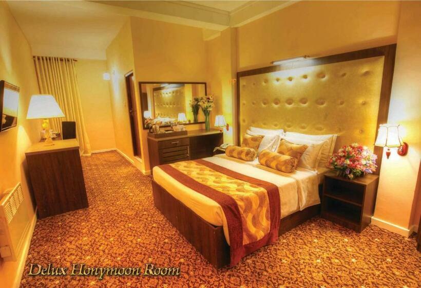 豪华房间, The Queensburry City