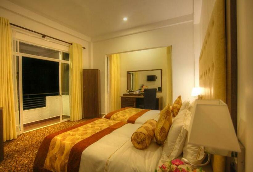 豪华房间, The Queensburry City