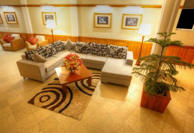 豪华三人间, The Queensburry City