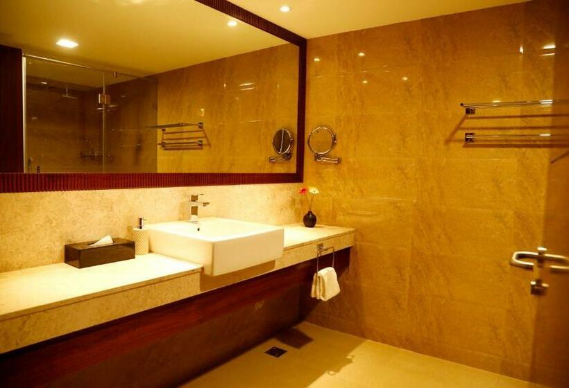 Quarto Premium, The Raviz Calicut