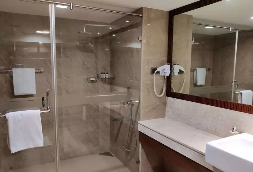 اتاق کلاب, The Raviz Calicut