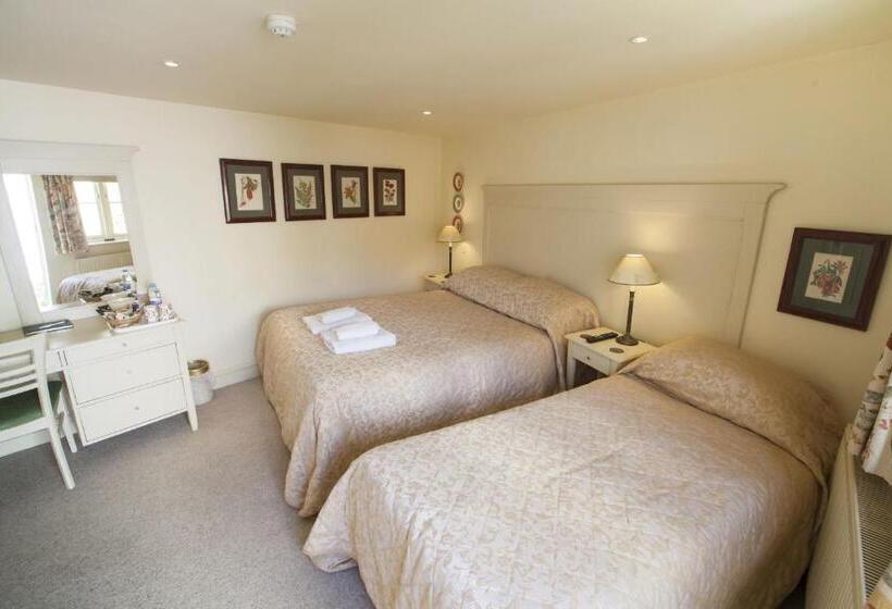 חדר משפחתי, The Talbot Inn