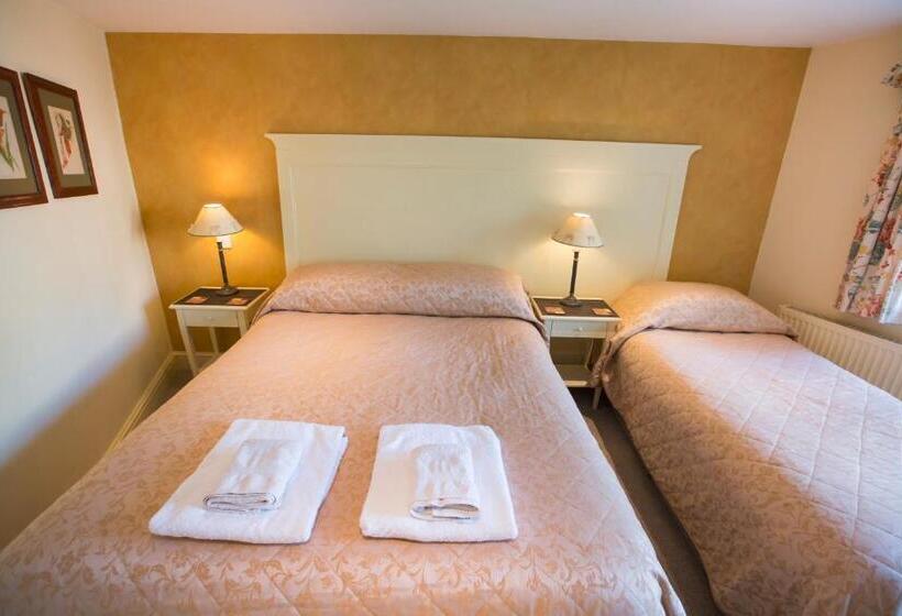 חדר משפחתי, The Talbot Inn