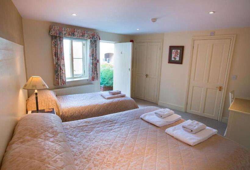 חדר משפחתי, The Talbot Inn