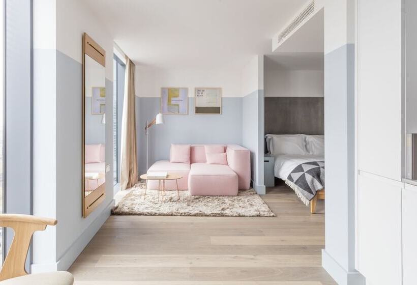 标准工作室, Leman Locke