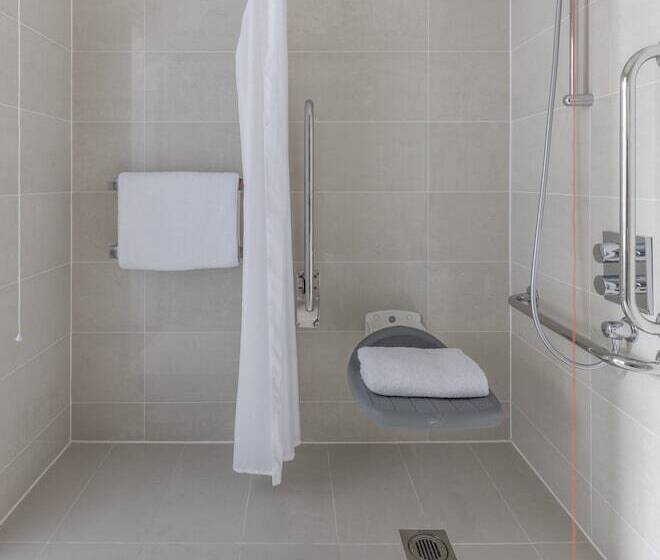 适合残疾人士使用的套间, Leman Locke