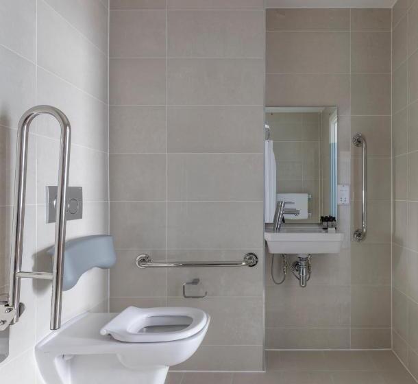 适合残疾人士使用的套间, Leman Locke