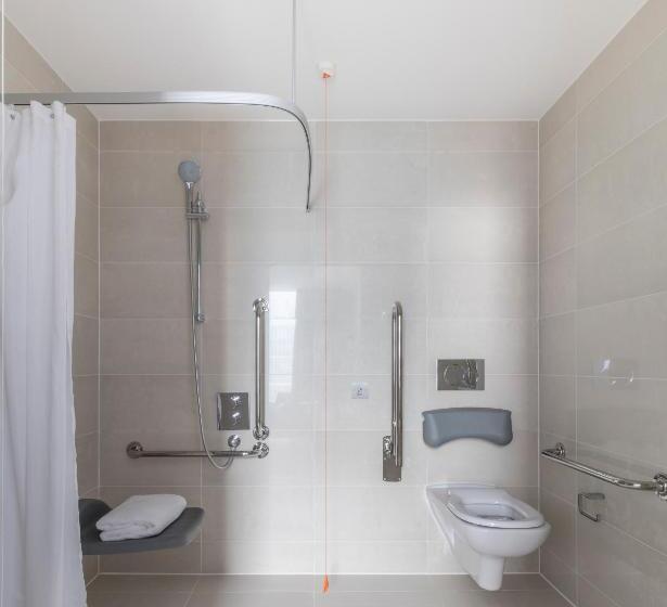 适合残疾人士使用的套间, Leman Locke