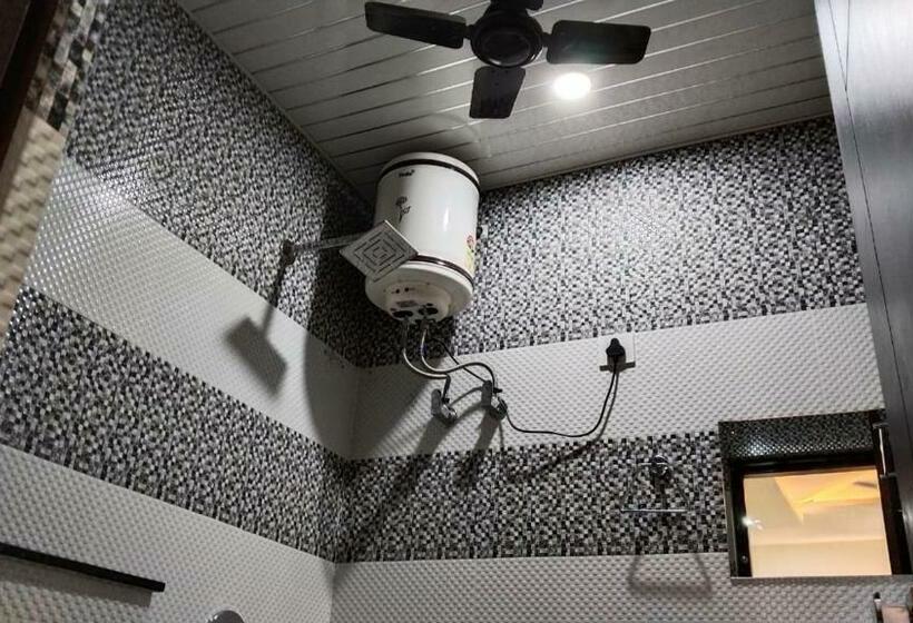 Deluxe Driepersoonskamer, Bagga Kuteer