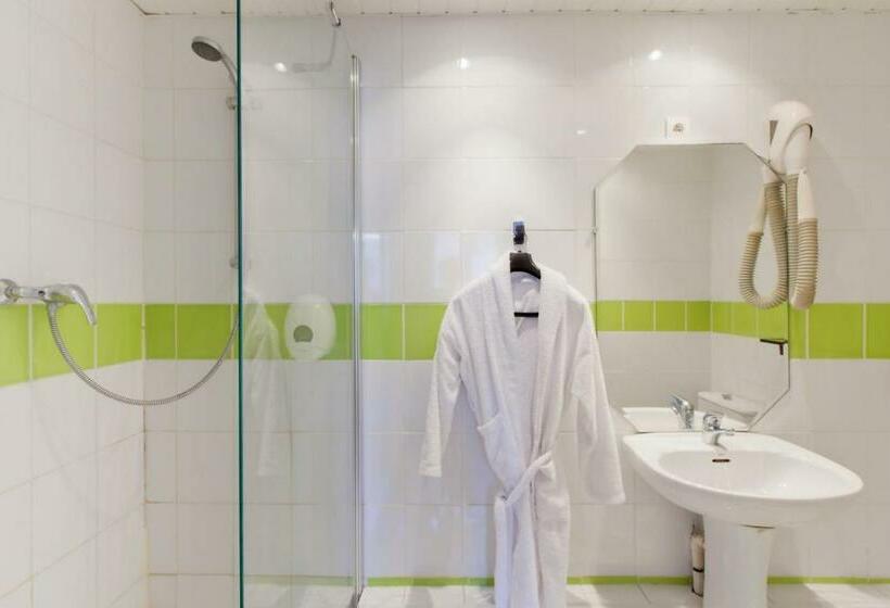 标准三人间, Victor Hugo