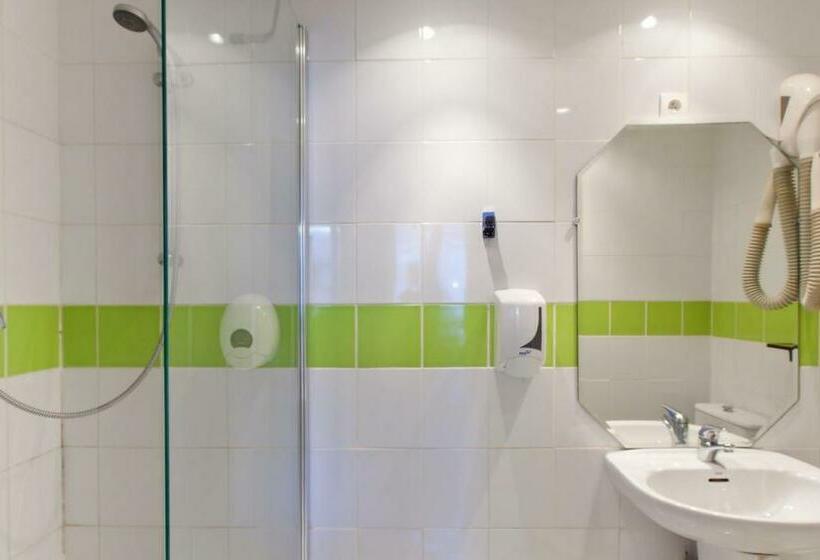 标准三人间, Victor Hugo