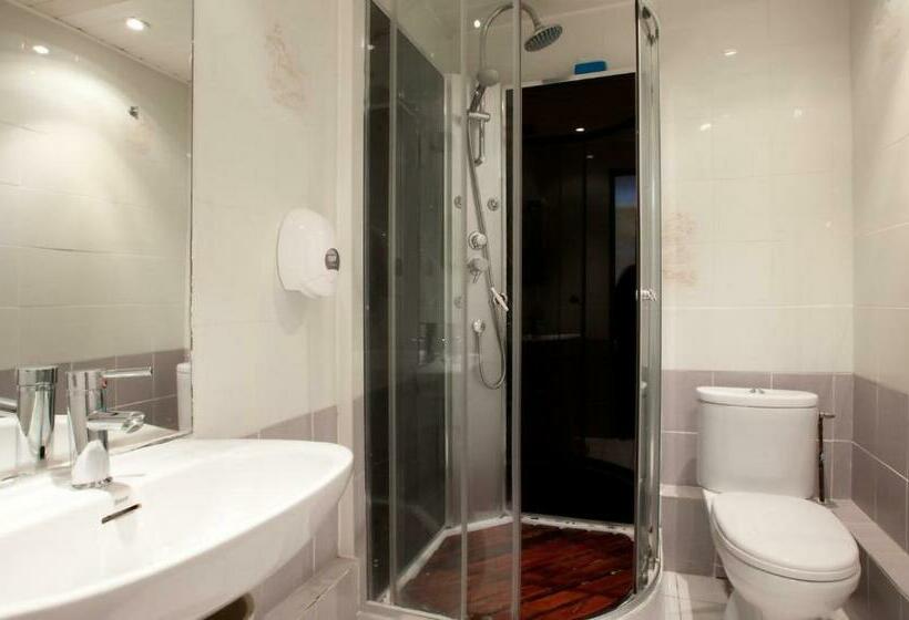 标准单人间, Victor Hugo