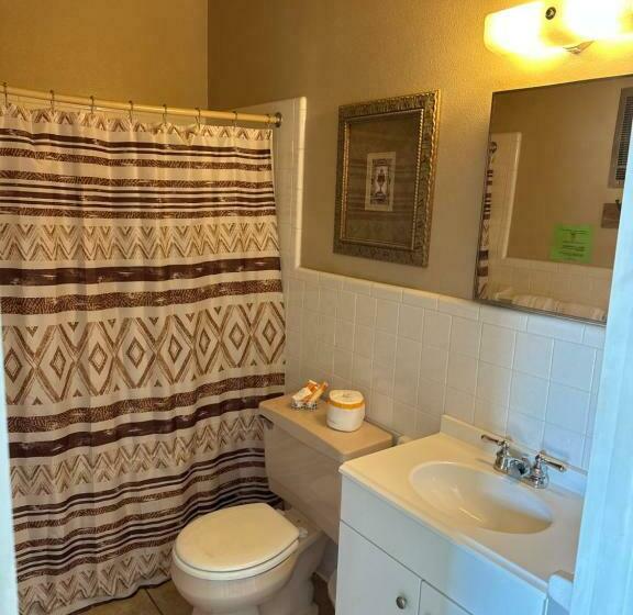 غرفة قياسية سرير كينج, Sportsman S Lodge