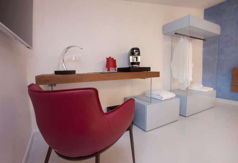 Полулюкс с Балконом, Aquamaris Design Suite & Spa
