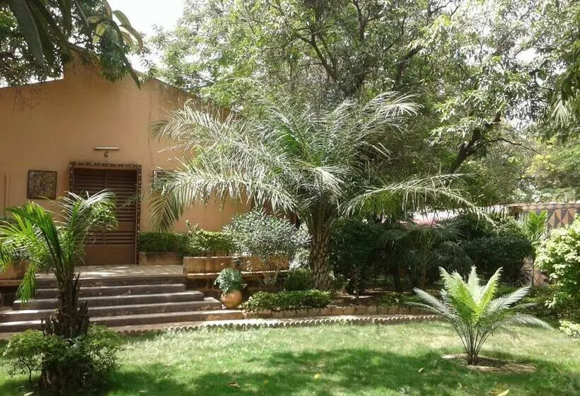 اتاق استاندارد با چشم‌انداز باغ, Hôtel Les Palmiers