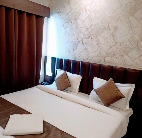 غرفة ديلوكس, Neelkanth