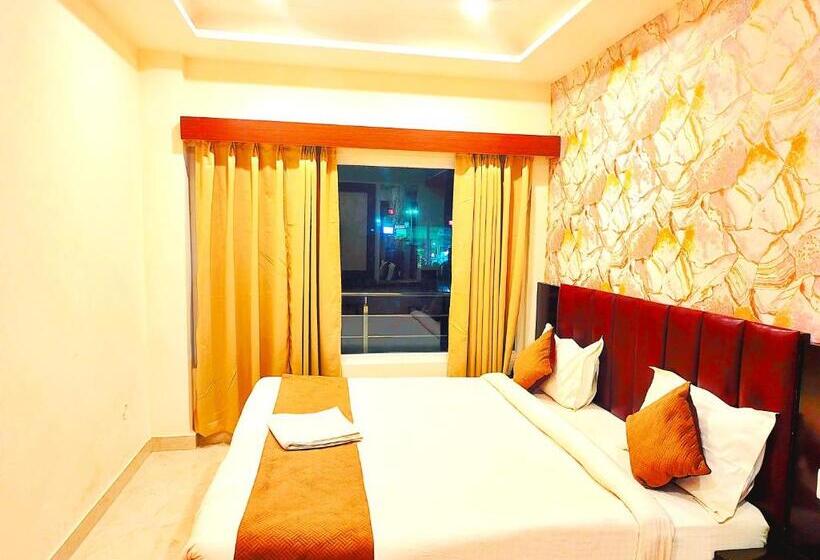 غرفة ديلوكس, Neelkanth