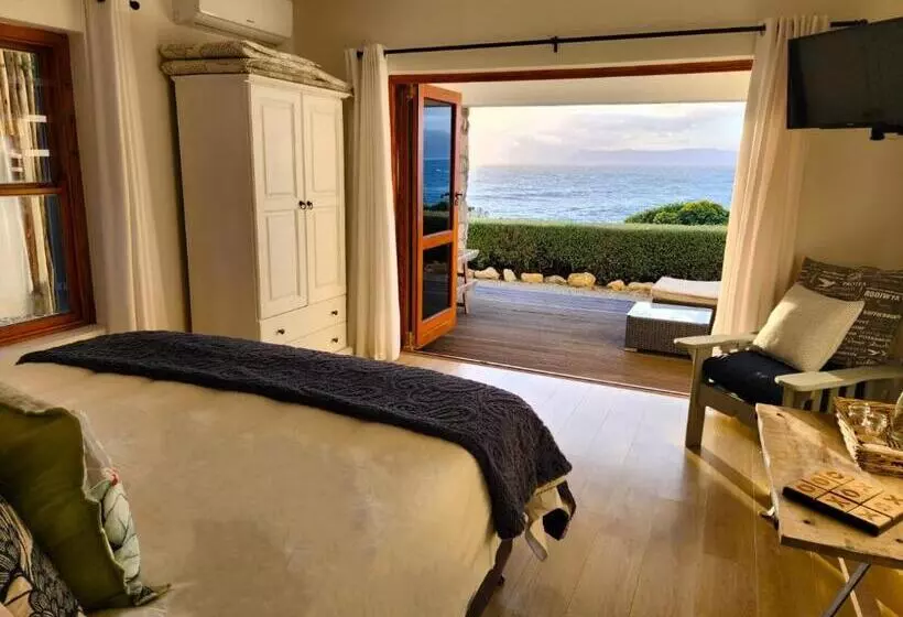 Deluxe Suite King Bed, Kleinzee Oceanfront Guest House