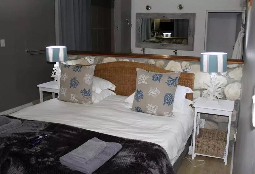 Talo 4 Makuuhuonetta, Kleinzee Oceanfront Guest House