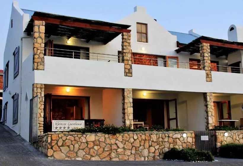 Talo 4 Makuuhuonetta, Kleinzee Oceanfront Guest House