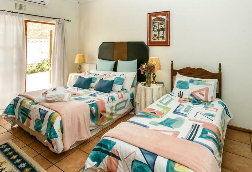 Трехместный Номер Стандарт Вид на Сад, Langenhoven B And B