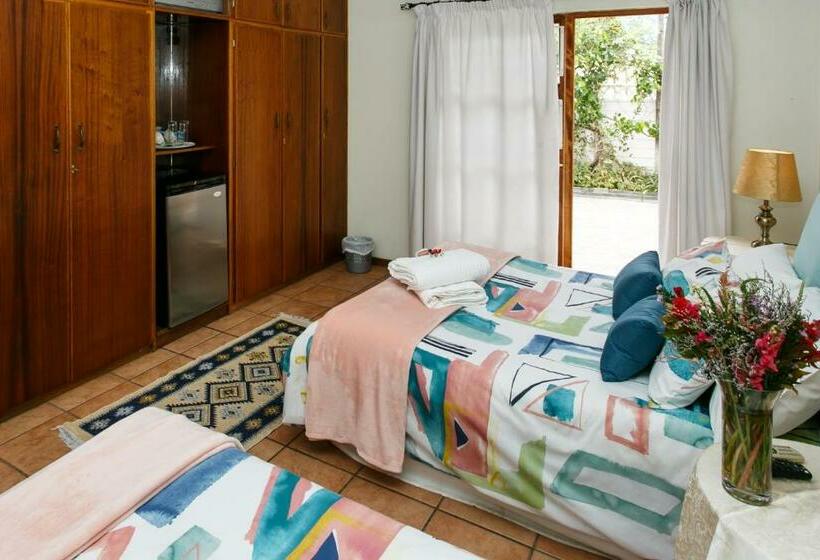 Трехместный Номер Стандарт Вид на Сад, Langenhoven B And B