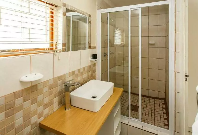 اتاق استاندارد با چشمانداز باغ, Langenhoven B And B