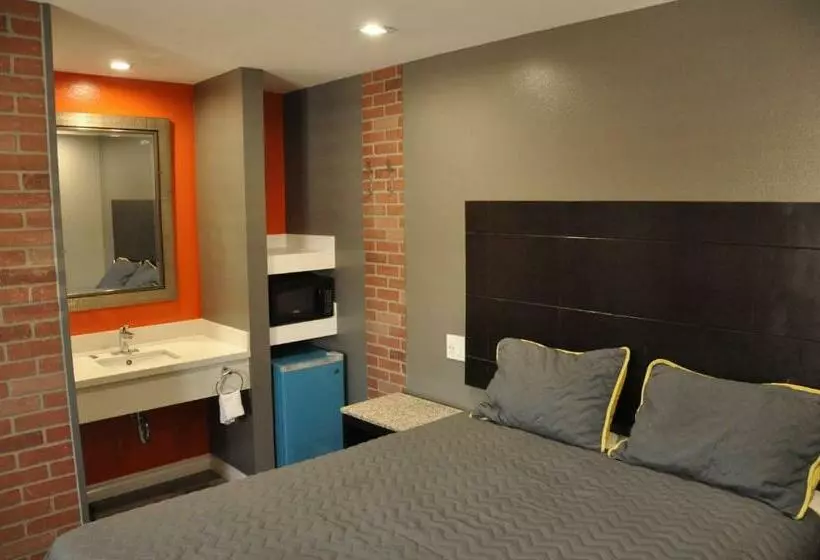 デラックスルーム, Clover Motel