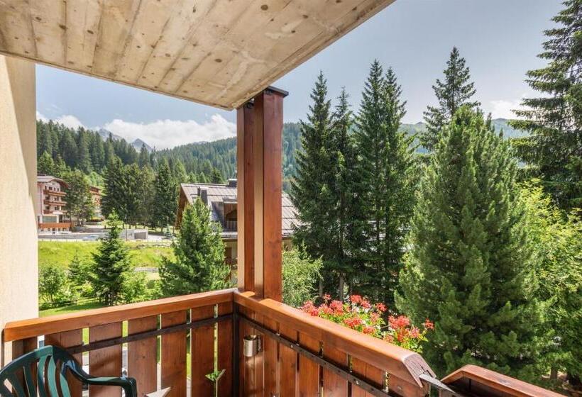 غرفة كمفورت مع بلكونة, Alpina