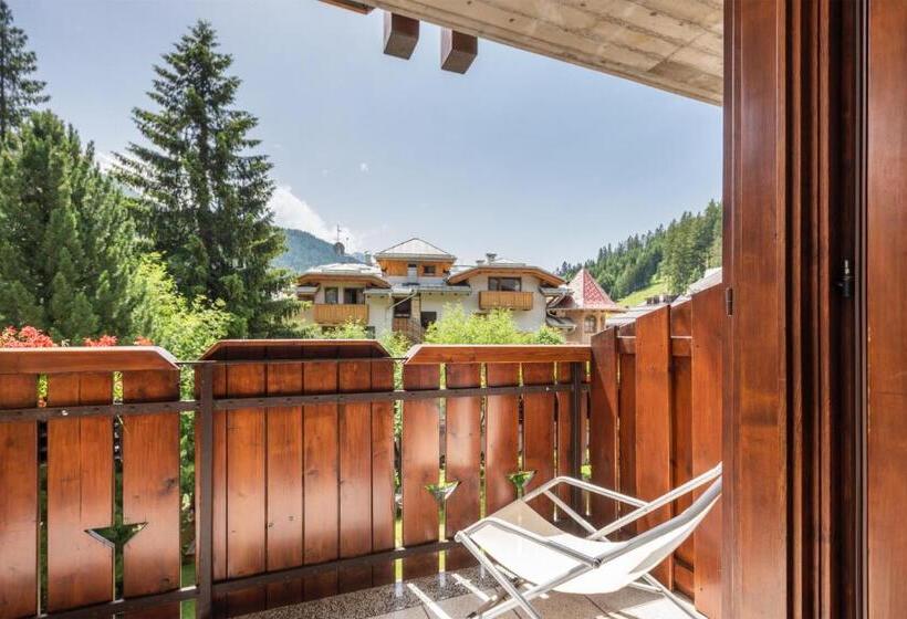 غرفة كمفورت مع بلكونة, Alpina