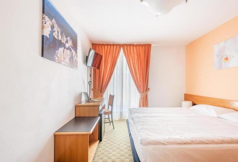 غرفة كمفورت مع بلكونة, Alpina