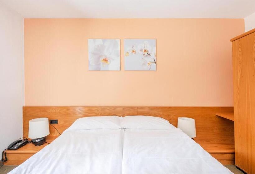 غرفة كمفورت مع بلكونة, Alpina